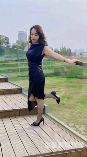 精品熟女少妇A∨免费久久，揭秘社交网站上的魅力女性